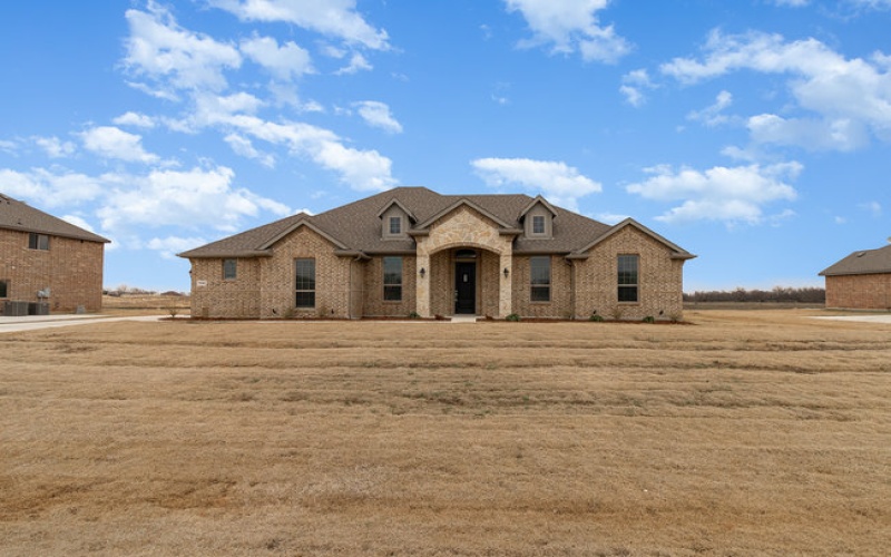 1 STORY, 4 BEDROOMS, 2 BATHROOMS, STUDY,  2 CAR GARAGE, BRAND NEW SINGLE FAMILY HOME FOR SALE ON 1 ACRE, 7420 STONEHENGE DRIVE, SANGER, TEXAS 76266