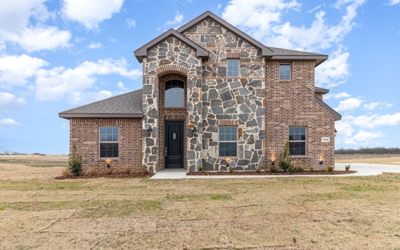 2 STORY, 4 BEDROOMS, 3 BATHROOMS, STUDY, GAME ROOM, 2 CAR GARAGE, BRAND NEW SINGLE FAMILY HOME FOR SALE ON 1 ACRE, 7424 STONEHENGE DRIVE, SANGER, TEXAS, 76266